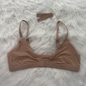 Skims Adaptive Fits Everybody Triangle Bralette Clay Size Large